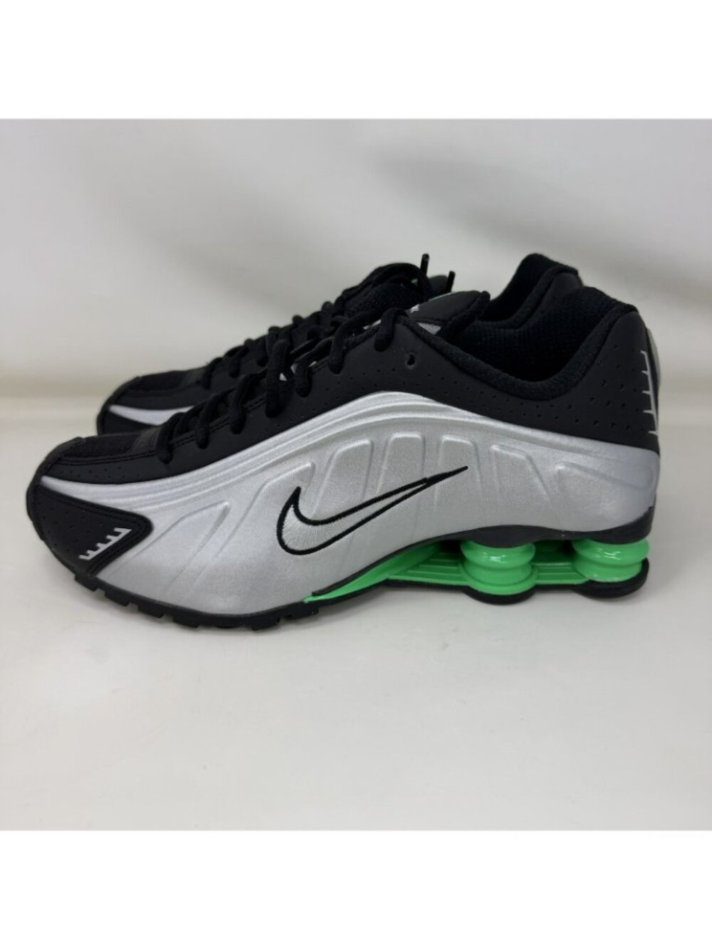 Nike Shox R4 Running Shoes Metallic Silver Black Green Men's Size 9 - Picture 2 of 8
